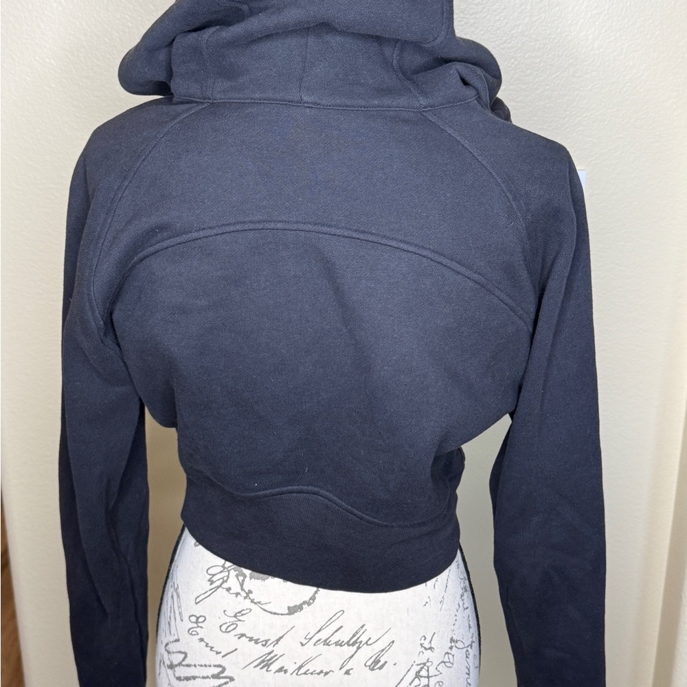 Lululemon Scuba Full-zipped Cropped Hoodie in a Black, like new. - Picture 2 of 7